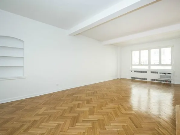 333 West 57th Street image 5 of 20