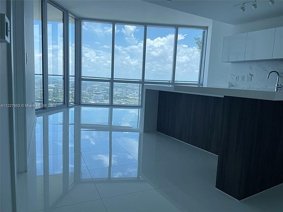 5th image of 851 NE 1st Ave #4904