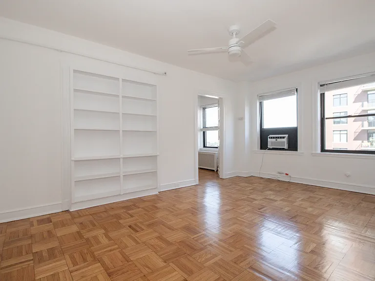 1100 N Dearborn — Photo 43