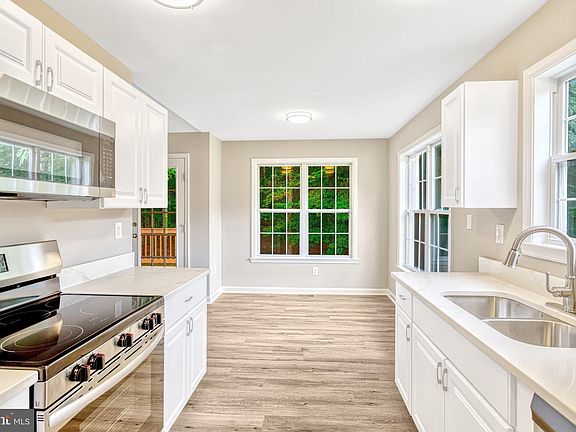 4th image of 6104 Loriella Park Dr