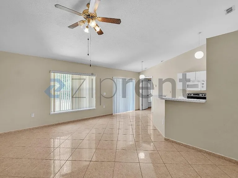228 Grifford Dr — Photo 5