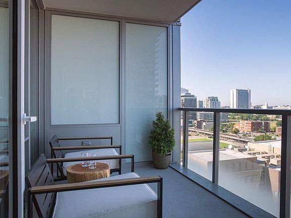 4th image of 1143 N Wells St #1412