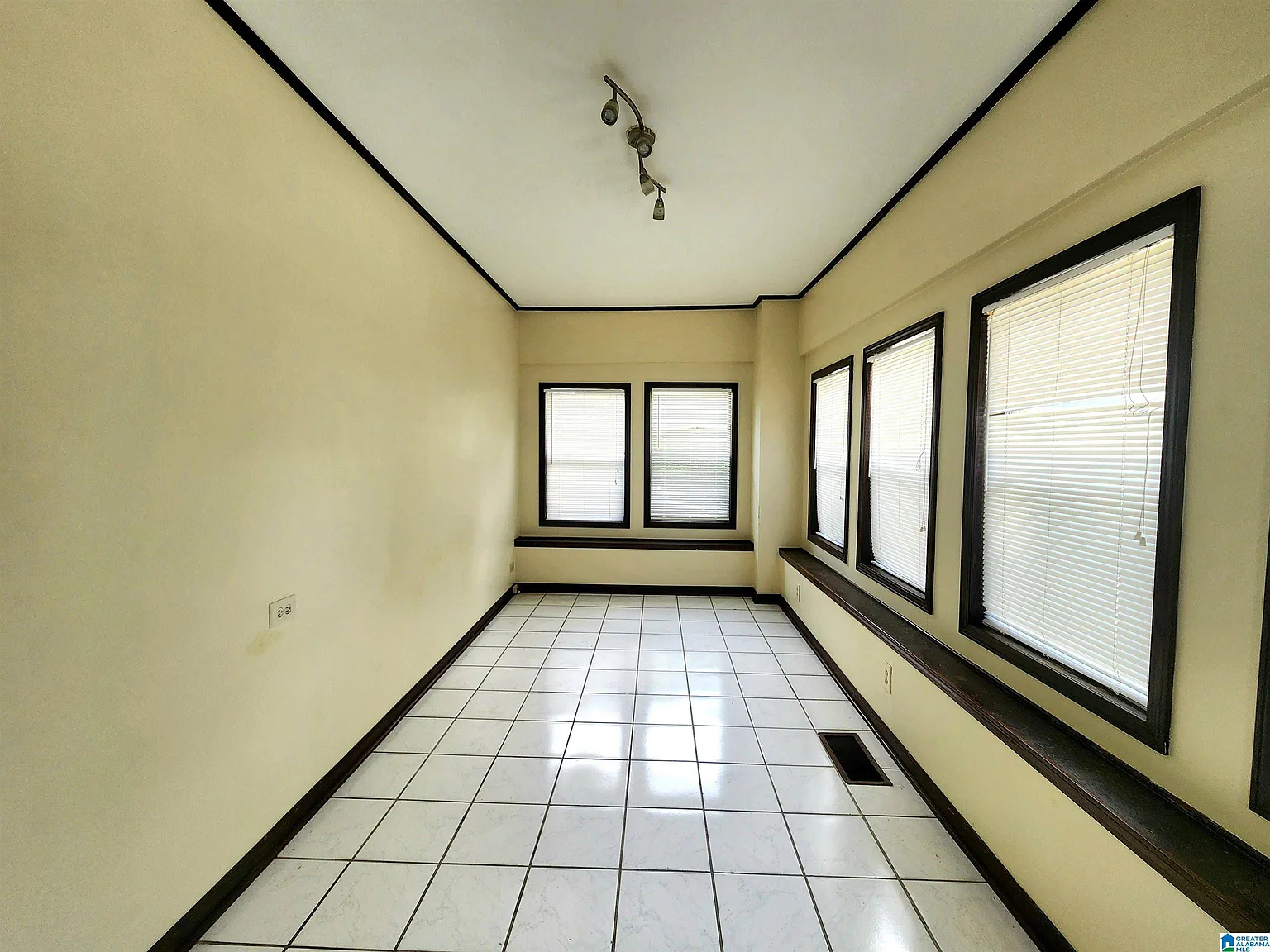 4 bed, 2.0 bath, $2,250 — Photo 3