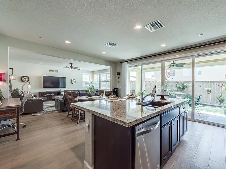 5024 Verona Dr — Photo 4