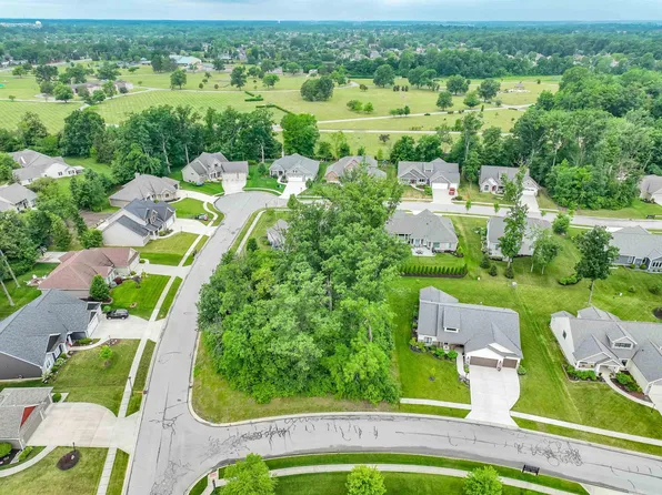 8204 Shady Lake Dr #101, Fort Wayne, IN 46804