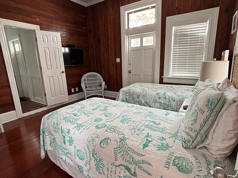 618 Whitehead St — Photo 22