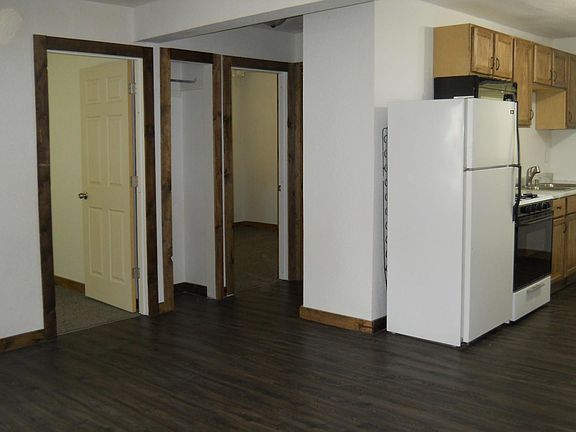 2nd image of 405 Smith Ct