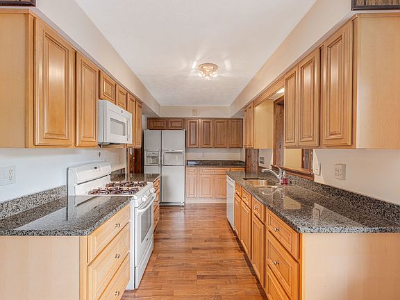 4th image of 1393 Cottonwood Ln