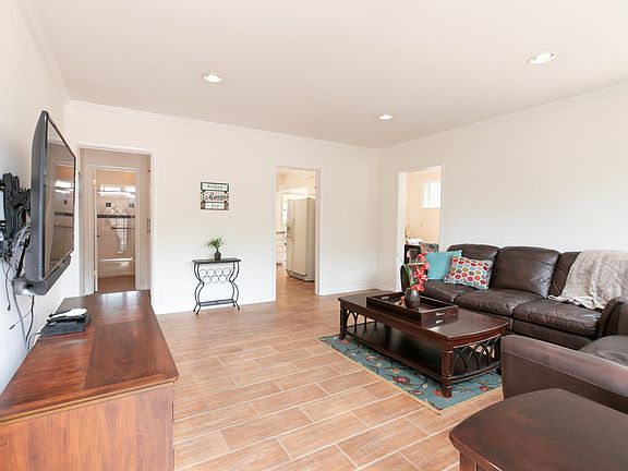 5th image of 440 Bungalow Dr