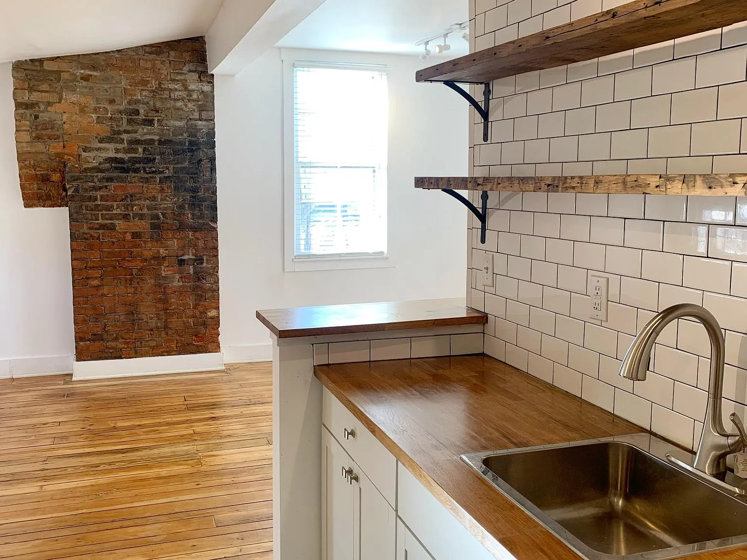 2 bed, 825 sqft, $1,395 — Photo 2