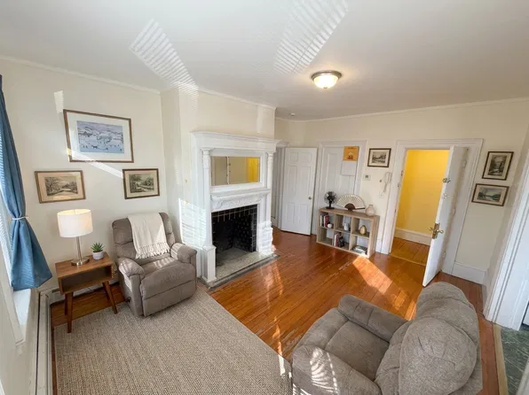 806 President Ave, Fall River, MA