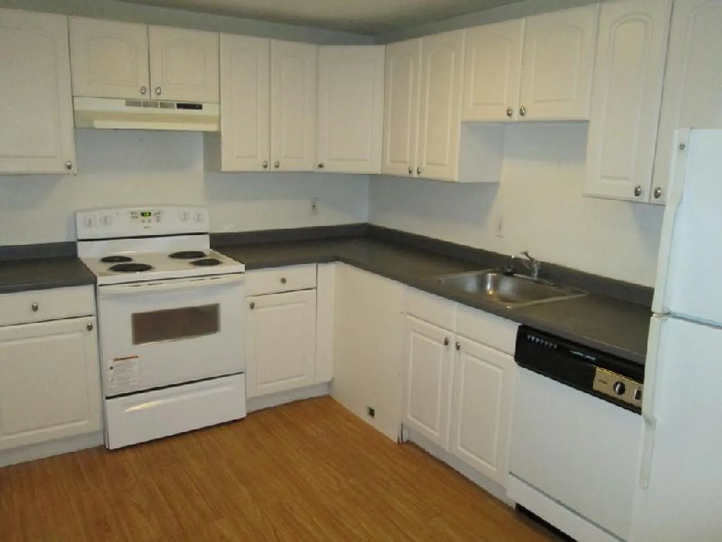 Brighton 2-Bedroom with Parking and Renovated Kitchen — Photo 3