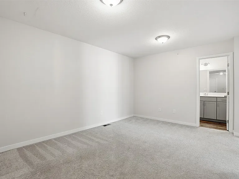 329 NE Otter Dr — Photo 8