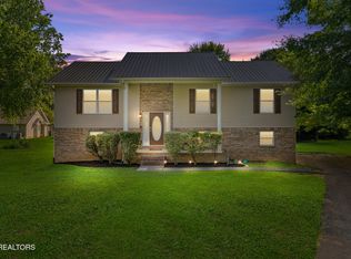 1717 Meadow Ridge Cir, Sevierville, TN 37862