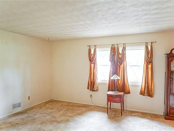 5th image of 5204 Glenmina Dr