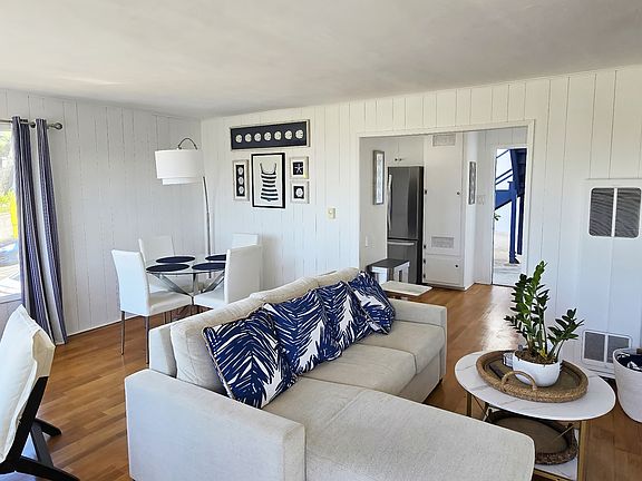 4th image of 2464 Hermosa Ave #2