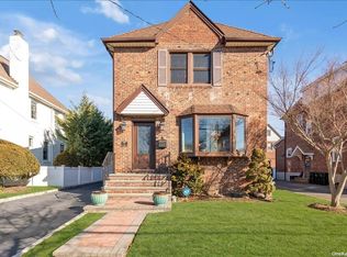 85 Tottenham Rd, Lynbrook, NY 11563