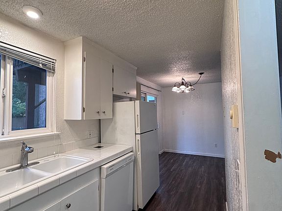 3rd image of 2550-2570 Ruddell Rd SE #50-202