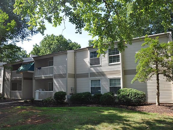 3rd image of 101A Village Ln #101A