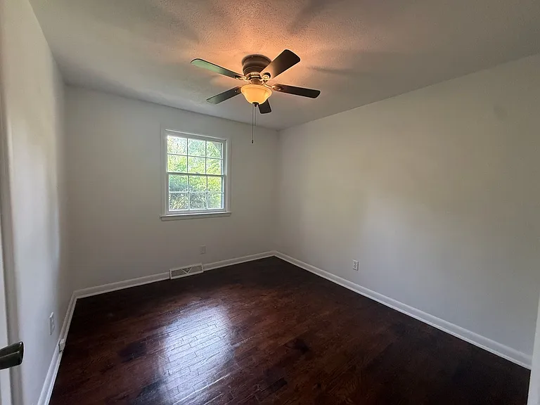 844 W Valley Ct — Photo 7