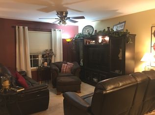 1336 Shamrock Ln, Hampshire, IL 60140