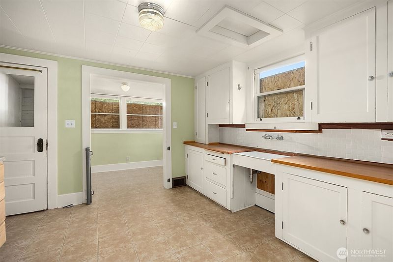 5th image of 943 N 103rd Street