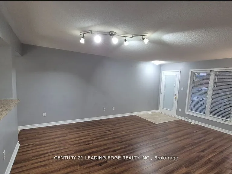 3335 Thomas St #5 — Photo 3