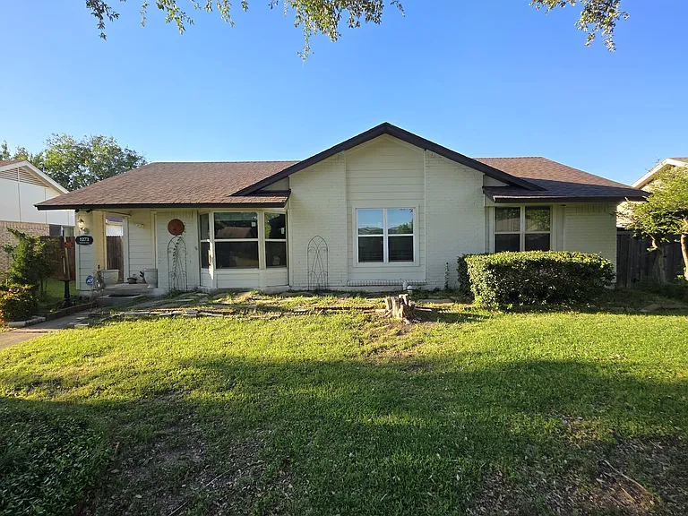 1273 Valencia Ln — Photo 1