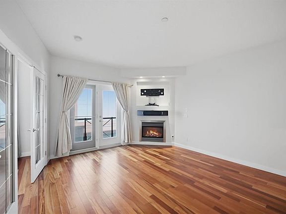 3rd image of 910 S 18th Ave SW #311
