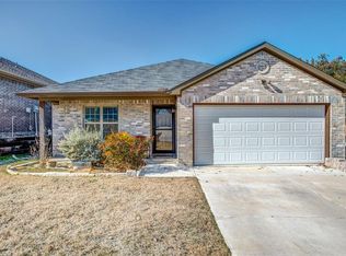 806 N Ridge Dr, Fort Worth, TX 76108