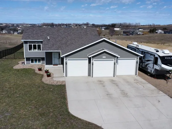 6320 Preston Loop, Bismarck, ND 58504
