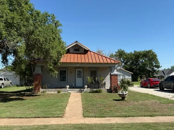 418 W East St, Okeene, OK 73763