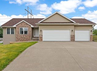 3047 Timber Creek Cir, Riverside, IA 52327