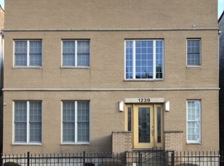 1239 E 46th St, Chicago, IL 60653