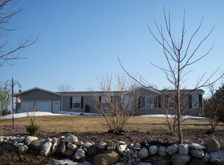 411 Mary Mae Ct, Cascade, WI 53011