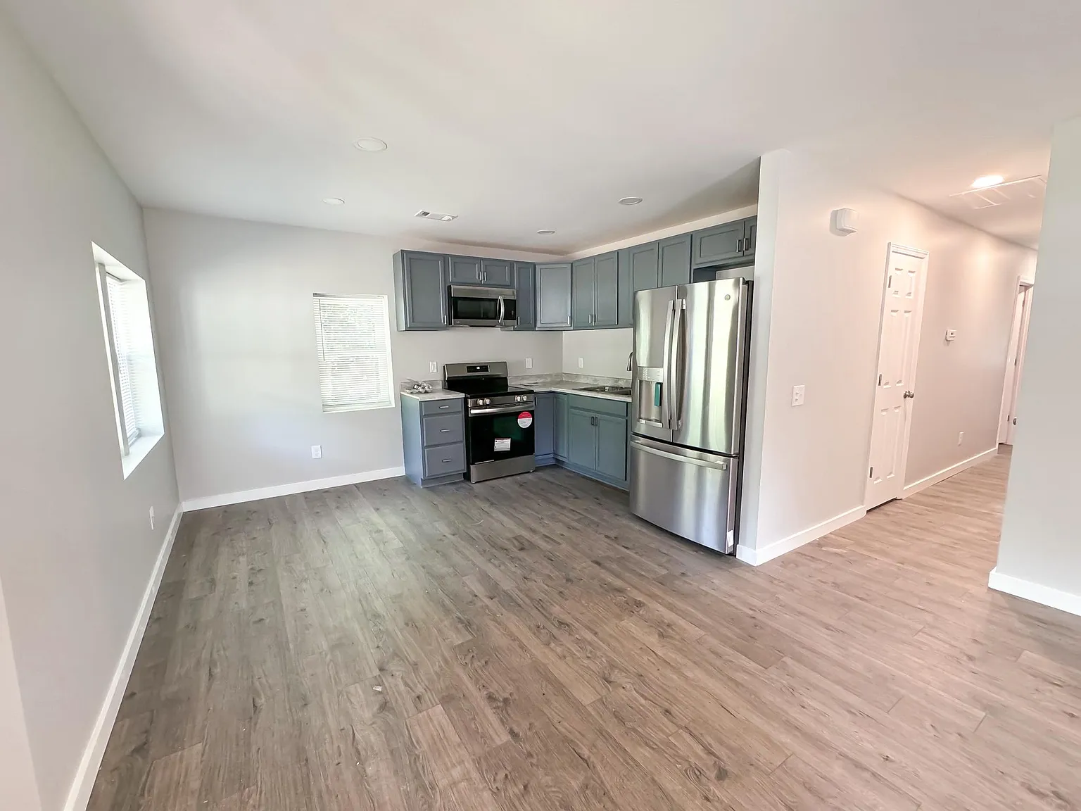 2 bed, 2.5 bath, 1200 sqft, $1,500 — Photo 2