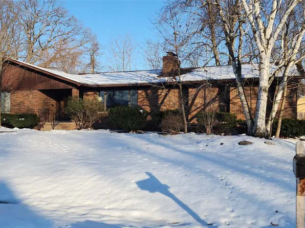 668 W Crest Ln, South Lyon, MI 48178