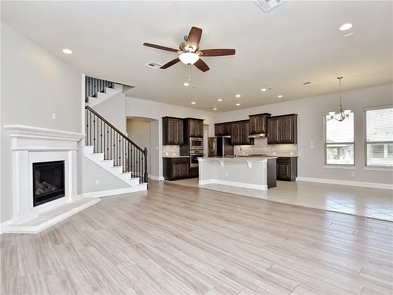 2208 Legend Hill Dr — Photo 7
