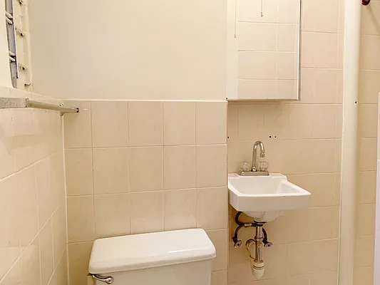 Rented by Compass | media 10