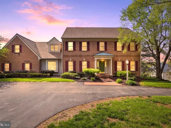 1120 Brookway Dr, York, PA 17403