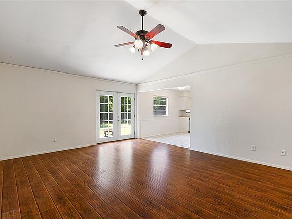 5th image of 412 Rolling Hills Dr
