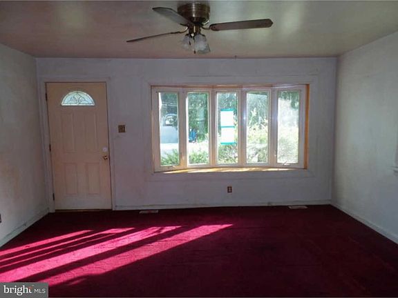 3rd image of 267 Dubois Ave