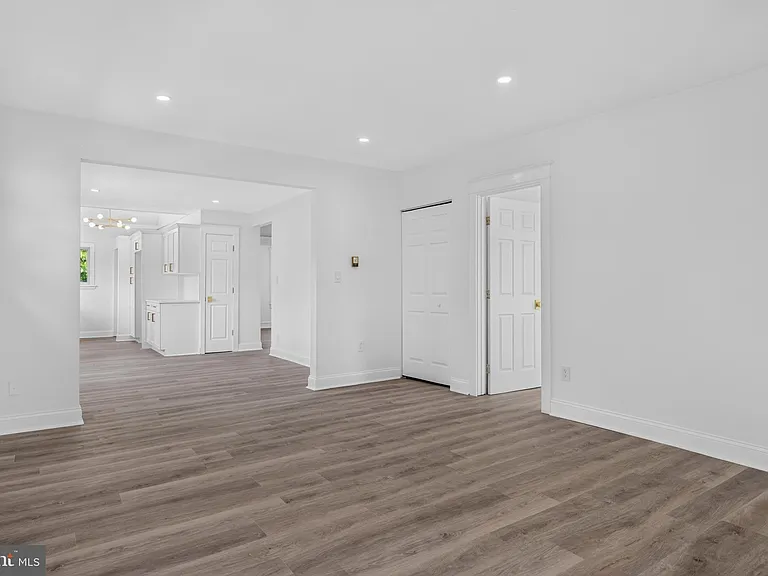 319 Laurel Ave — Photo 4