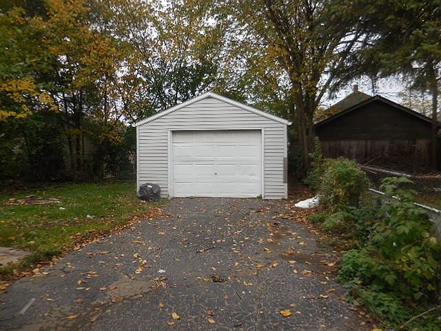 2nd image of 2518 Swayze St