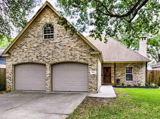 921 McArthur Dr, Port Neches, TX 77651