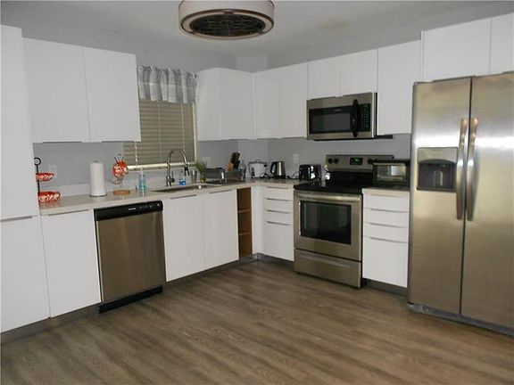 5th image of 271 S Hollybrook Dr APT 203