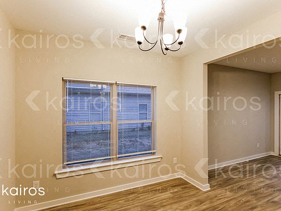 4th image of 611 White Oak Cir