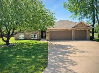 2401 S April Avenue, Springfield, MO 65807