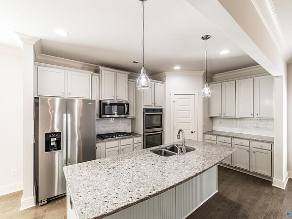 2nd image of 5112 Devonshire Dr SE