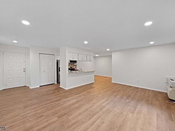 3rd image of 68 Marlowe Ct #68